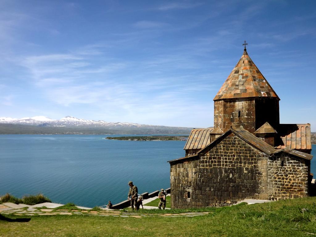 Sevan Lake Cottage In Lavanda City Exterior photo